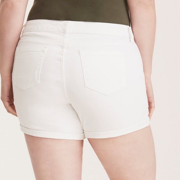 Torrid 26 Shorts White Jean Cuffed Skinny Plus - Picture 2 of 3